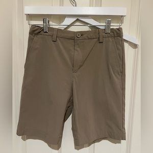 Vineyard vines performance shorts khaki color